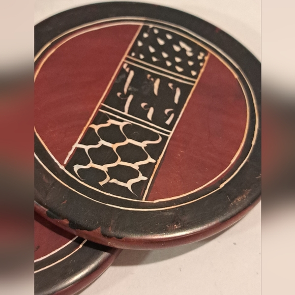 Round RED STONE COASTER SET Vintage Black Cream Zig Zag Design 6 & Holder. - Picture 7 of 10